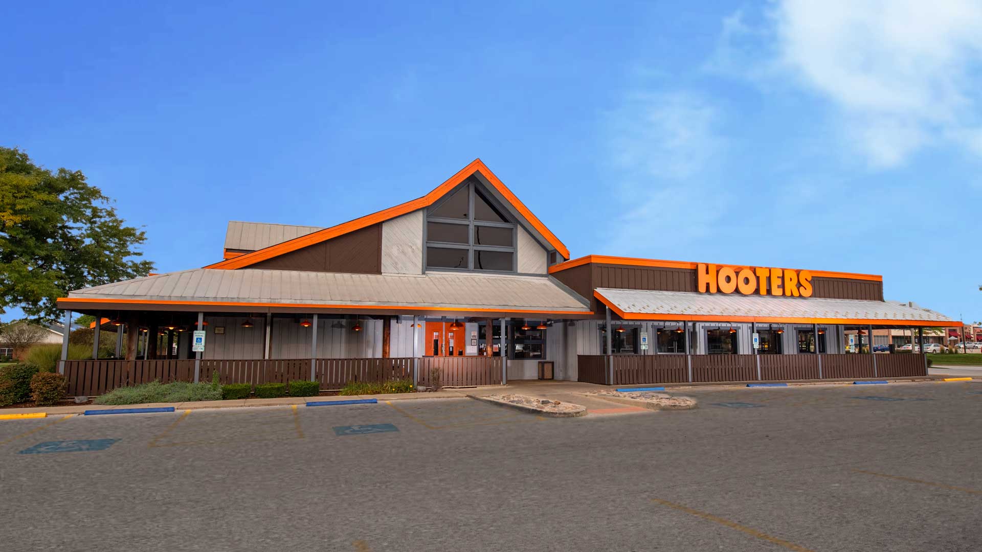 Hooters - Orland Park, IL - Exterior