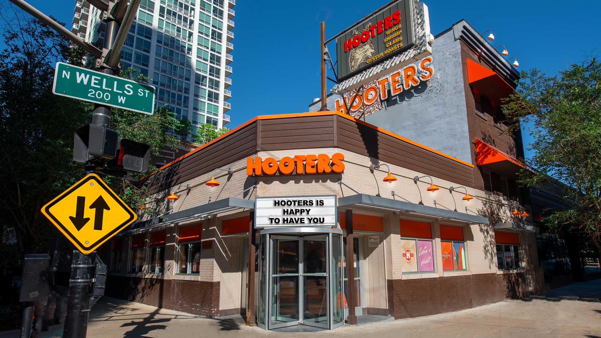 Hooters - Wells Street - Chicago, IL - Exterior